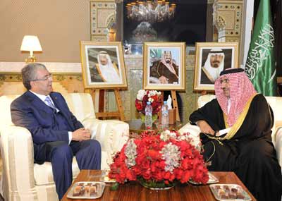 عقد خلوتين مع نظيريه السعودي والقطري
المشنوق : العنف الذي يُعانيه لبنان
يعود الى الاضطراب في العلاقات مع إيران