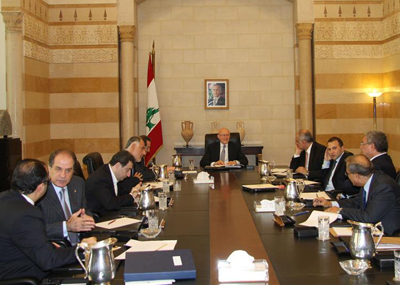 هل سقطت ورقة التمديد أم أن احتمالات طرحها لا تزال قائمة؟»
خطوط حمراء خارجية تنقذ الحكومة من فخ تصريف الأعمال