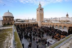 جامع الزيتونة الشهير في تونس يرفض برنامجا حكوميا لتحييد المساجد