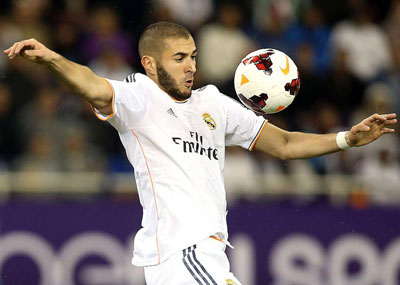 ريال مدريد يطالب بنزيمة
بحسم مستقبله قبل المونديال