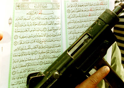 «ولاية اسلامية» غير معلنة لـ «جبهة النصرة» في عين الحلوة؟
متى يَنفُذ صبر «فتح» لتُوقف نزيف الاغتيالات التي تستهدف كوادرها؟