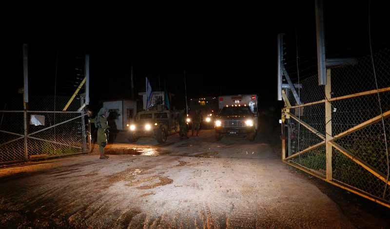 وأخيراً صدر البيان الوزاري وتحفظ وزراء الكتائب وريفي ...
جهود سليمان أثمرت بإنجاز الصيغة بالتنسيق مع بري وسلام وبقية الاطراف ...
انفجار عبوة بآلية اسرائيلية والعدو ردّ بـ 9 قذائف على كفركلا ...
تناقضات بين خطابات 14 آذار في الموقف من البيان الوزاري وقبولهم به