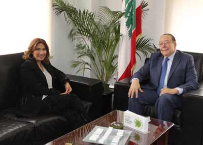 المشنوق بحث وبلامبي أزمة النازحين
وتابع الحلول المطروحة لملف مطمر الناعمة
