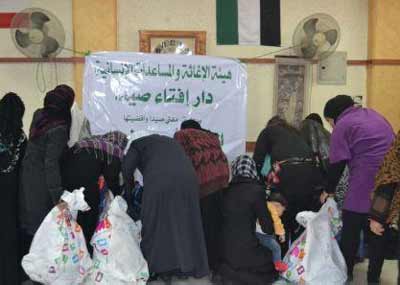توزيع مُساعدات على النازحين في عين الحلوة