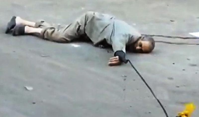 وضع طرابلس يتأزم جدا: 25 قتيلا و170 جريحا واستخدام مدفعية الهاون ...
اجراءات وتدابير مشددة للقوى العسكرية بحثا عن سيارتين مفخختين ...
14 آذار تبدأ اتصالاتها الرئاسية وحزب الله: لتسهيل مهمة الدولة الى اقصى الحدود