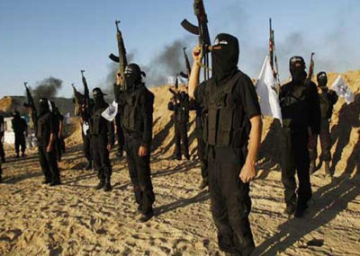 التكفيريّون الفارّون من سوريا قنابل موقوتة
وبعض المخيّمات قد يتحوّل بديلاً عن يبرود
نواب يُشجّعون الإرهاب ومواقفهم تترجم عمليّات تستهدف الجيش