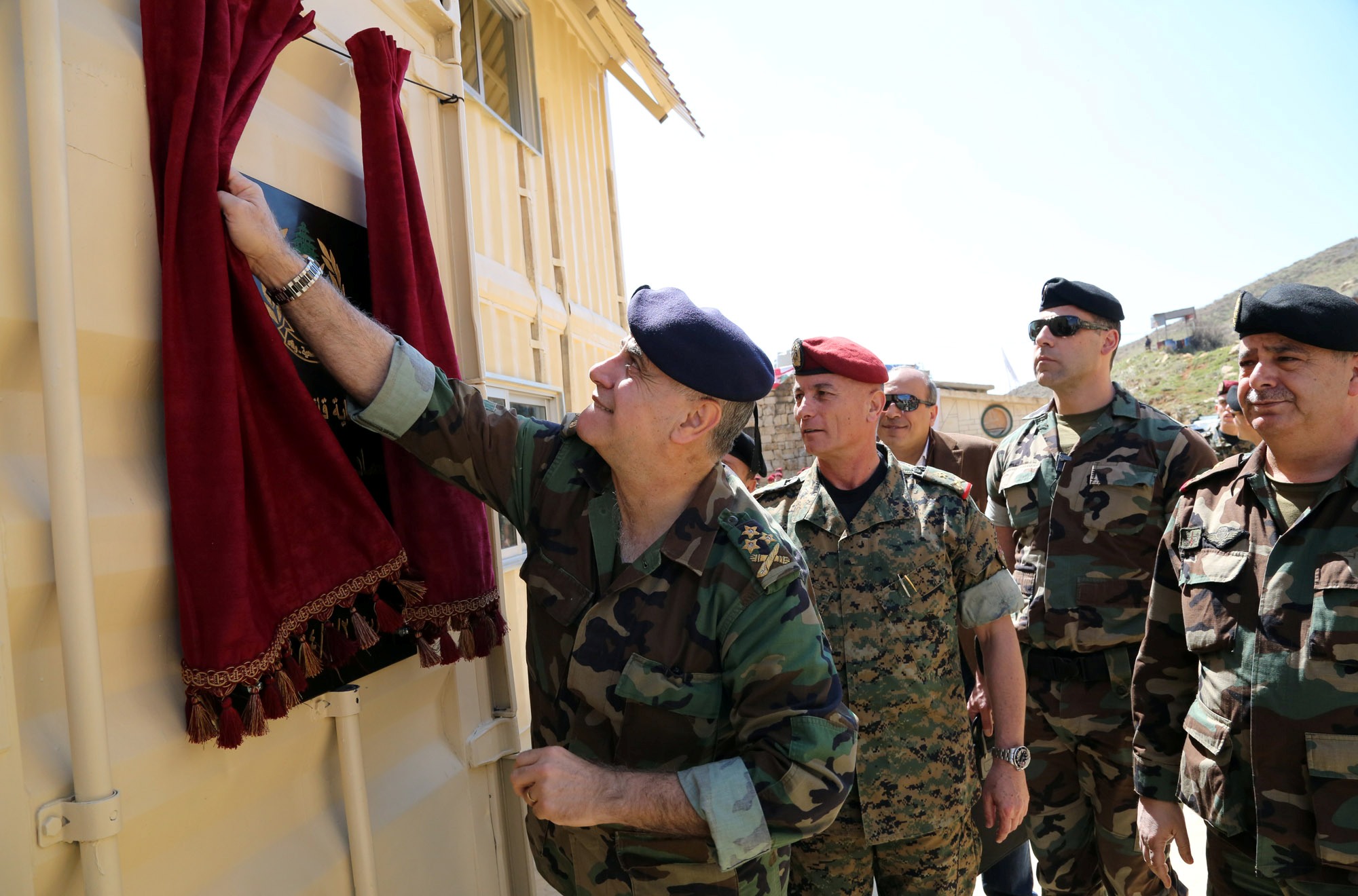 قهوجي افتتح ثكنة للمغاوير في اللقلوق: الجيش لن يتخلى عن دوره بحماية السلم الأهلي والعيش المشترك 