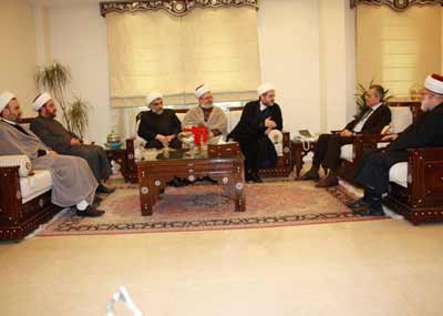وفد «تجمّع العلماء» زار السفير السوري:
الحلّ لموضوع النازحين
بعودتهم الى المناطق المستقرة