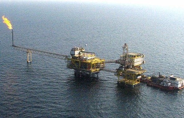 برنت يصعد فوق 107 دولارات للبرميل في التعاملات الاسيوية