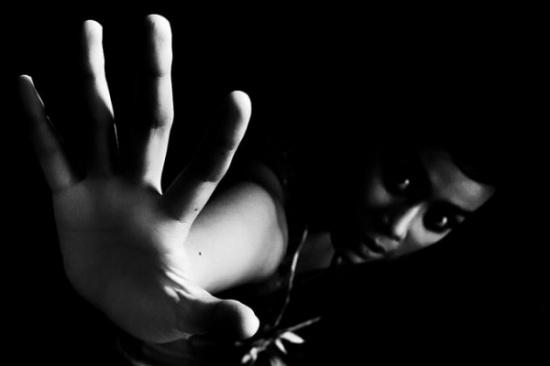 هدية عيد الأم: رصاصة في الصدر!... المنسقة الإعلامية لجمعية "كفى" للديار: "سيتم ادراج مشروع قانون "حماية النساء من العنف الأسري" على جدول أعمال أوّل جلسة تشريعية للمجلس"