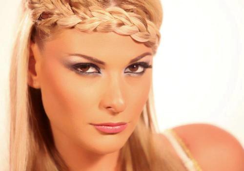  باميلا الكيك "مهوسة"!