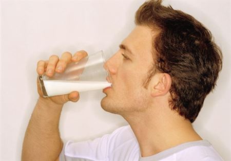  لماذا يجب أن يتجنب الرجال تناول الحليب؟ 