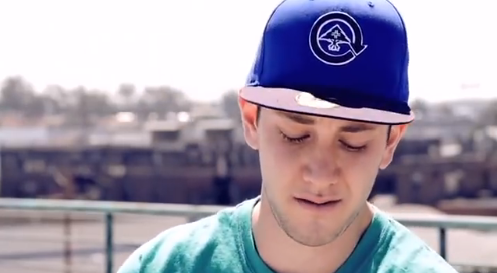 للإنضمام إلى العصابة عليهم بالقتل العشوائي... وهو الضحيّة