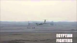بالفيديو-هبوط طائره حربيه بدون عجلات خلفيه!