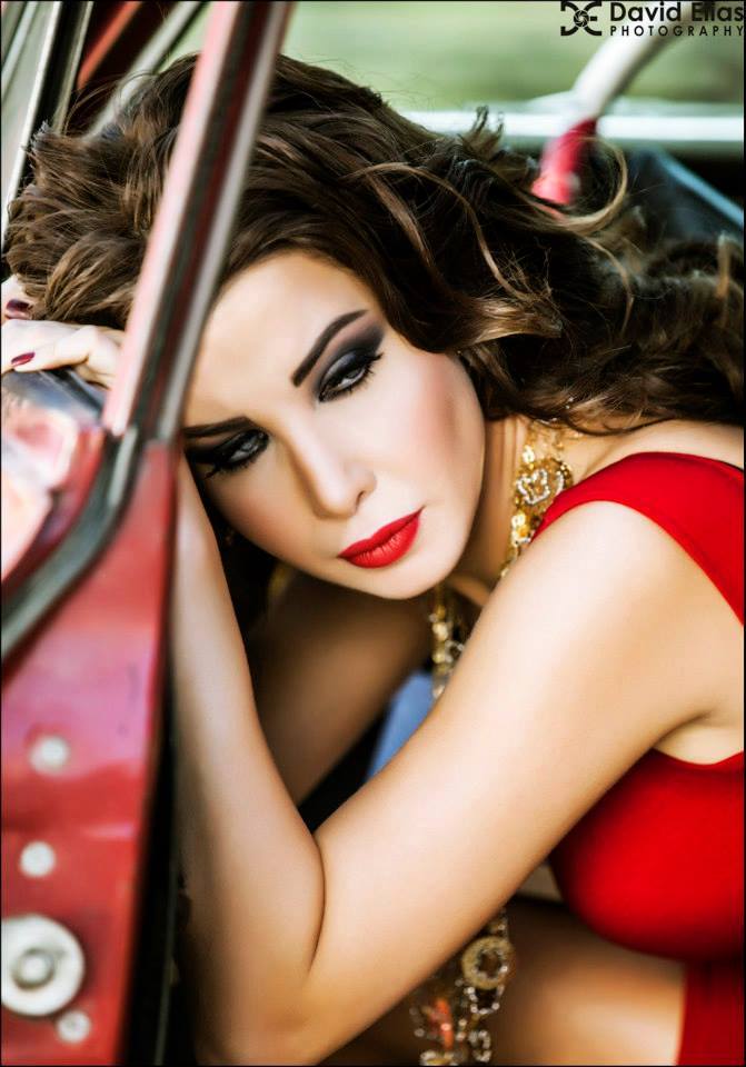 بالفيديو والصور.. نانسي عجرم ملكة تبيع البطيخ