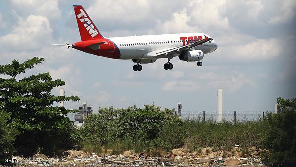 هبوط إضطراري لطائرة بسبب عطل في العجلات