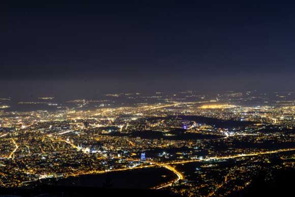 الظلام يغطي 150 دولة و7 آلاف مدينة عند 