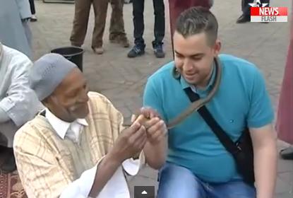بالفيديو.. كوبرا تقتل مروضها