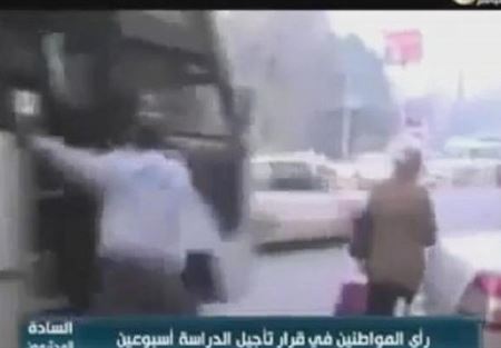 بالفيديو .. مصري يترك مداخلة تلفزيونية ليلحق بحافلة 