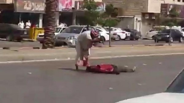 بالفيديو جريمة قتل رهيبة وسط الشارع في السعودية
