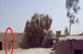 بالفيديو.. 3 ثوان فقط تنقذ جنديين