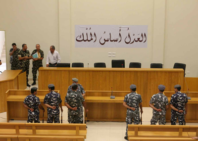 في سابقة أولى من نوعها مُمثل نقابة المحامين في المجلس العدلي يُخلي سبيل مُتّهم...
محامي أحد المتهمين يُدلي بالمادة 47 وبناءً عليها يطلب إبطال مضمون التحقيقات الأوليّة تحت التعذيب