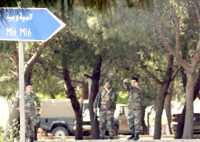 ..وانفجرت في مُخيّم اللاجئين الفلسطينيين في الميّة وميّة:
9 قتلى وأكثر من 25 جريحاً في اشتباكات دامية
