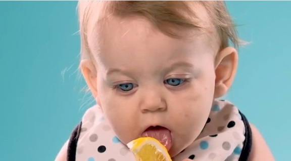 فيديو طريف لأطفال يتذوّقون الحامض للمرّة الأولى