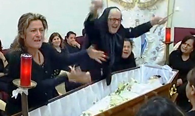 بالفيديو.. سميرة شديد.. ماتت بعد توقيفها في مخفر برج حمود
