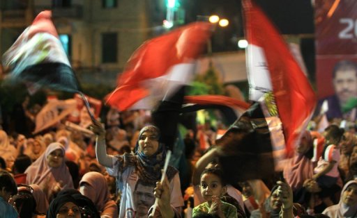 المعادلة الظالمة للمستقبل:حكم العسكر أو «الإخوان»؟