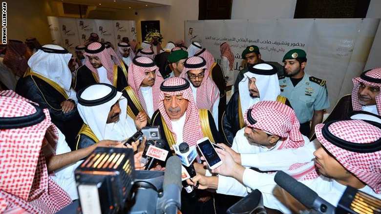 ولي ولي العهد السعودي: البنوك كالمنشار "طالع يأكل ويدخل يأكل"
