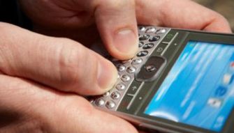 سرقوا هاتفها الخلوي وأرسلوا لها صوراً شخصية لهم