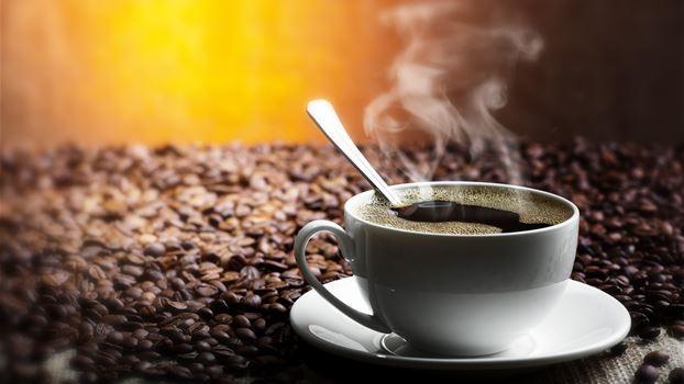  تبول في قهوة زميله.... فغرّمته المحكمة