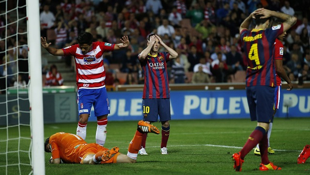 بالفيديو .. الجزائري براهيمي يعمق جراح العملاق برشلونة 

