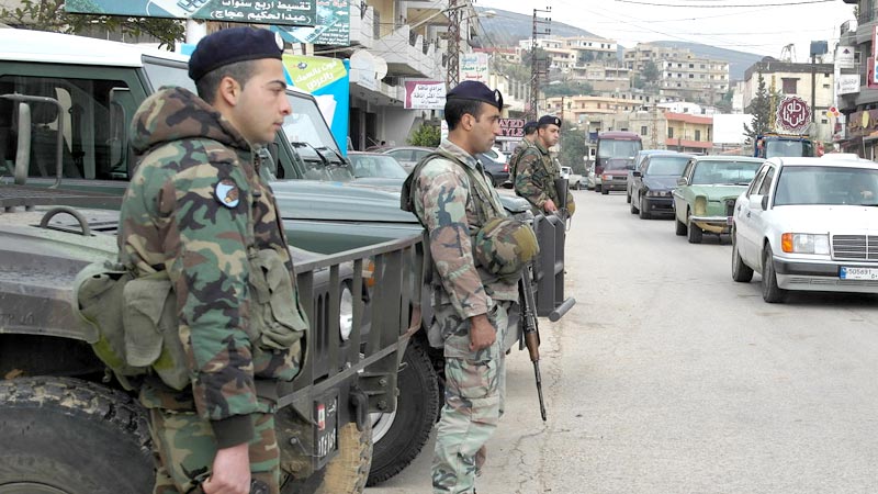 تضارب حول تكاليف السلسلة وتصل الى 500 مليار وجنبلاط يتحفظ ويضع شروطا...
14 آذار تتشاور رئاسيا مع الحريري في الرياض و8 آذار تدرس خياراتها لاتخاذ القرار...
اعتقال مطلوب بـ 200 مذكرة توقيف في البقاع واحمد الاطرش في قبضة الجيش