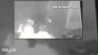 كاميرا المراقبة ترصد عضوا بالكونغرس يقبل إحدى موظفاته‬‏
