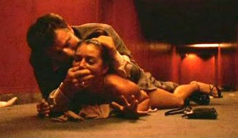 اغتصبها بعد ان خدر زوجها 