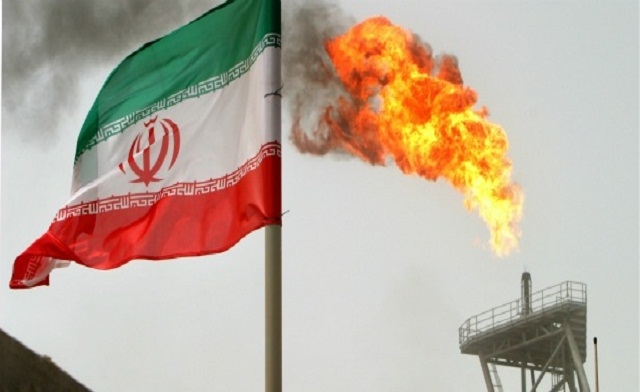 طهران تقر بوجود صعوبة  في إبرام اتفاق نفطي مع موسكو 