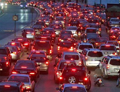 "التحكم المروري": حركة المرور كثيفة على اوتوستراد جل الديب المسلك الغربي بسبب حادث اصطدام بين سيارة ودراجة نارية والاضرار مادية
