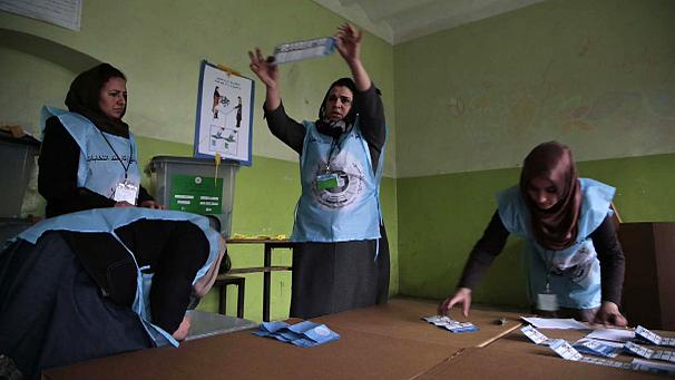 النتائج الاولية للانتخابات الافغانية تظهر تقدم عبد الله!
