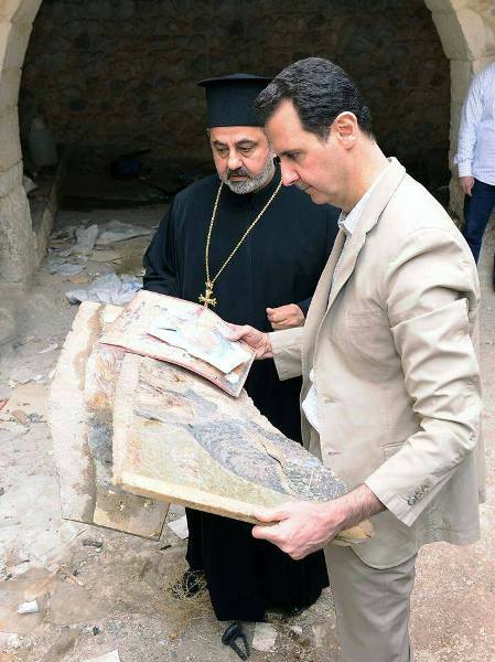 بالصورة -الرئيس السوري بشار الأسد يزور معلولا في القلمون ويهنئ السوريين بعيد الفصح 