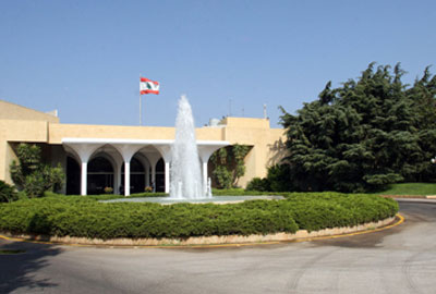 هكذا حوًلت القوات والمستقبل الاستحقاق الرئاسي الى «حروب صغيرة» داخل «البيت»؟
جعجع خارج «السباق» لكنه حقق انتصارا على مسيحيي 14آذار وتحوّل الى «مرجعيّة»
الرئاسة اللبنانيّة «جائزة ترضية» «ولعبة عّض الاصابع» تهدّد بفراغ طويل الأمد...