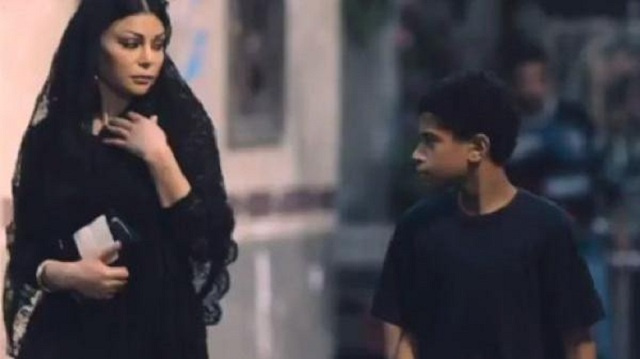 هيفاء وهبي تنفي "المشاهد الخادشة" مع كريم والطفل يبكي على الهواء (فيديو)
