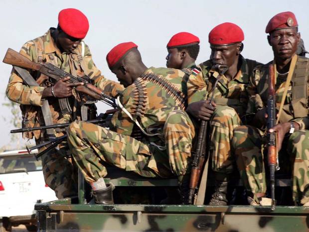 المتمردون في جنوب السودان يعلنون اقترابهم من السيطرة على حقول النفط