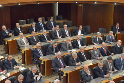 الاستحقاق الرئاسي على سكّة الانتخاب... وجعجع خرج من اللعبة بـ 48 صوتاً
عون ورقة باقية... والجلسة الاولى تعزز خيار الرئيس التوافقي