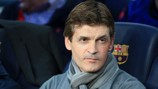 وفاة مدرب برشلونة السابق بعد صراع مع السرطان
