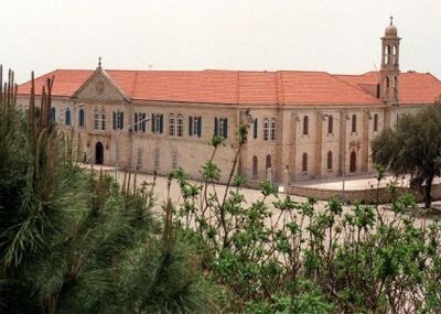 بكركي مستاءة من نبش القبور واستحضار الحقد المسيحي...
والراعي سيعالج الوضع خلال اجتماع مع الأقطاب فور عودته