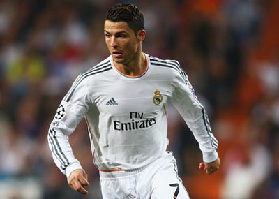 
رونالدو ينتقد الجهاز الطبي في ريال مدريد :
يحاول منعي من المشاركة أمام بايرن ميونيخ