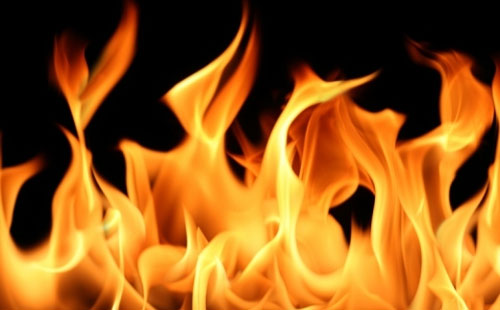  اندلاع حريق كبير في منطقة المخاضة في المنية
