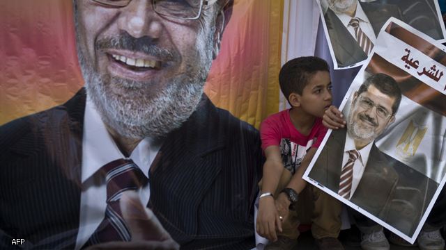 محكمة مصرية تحكم بالاعدام على 683 متهما من انصار مرسي في المنيا
